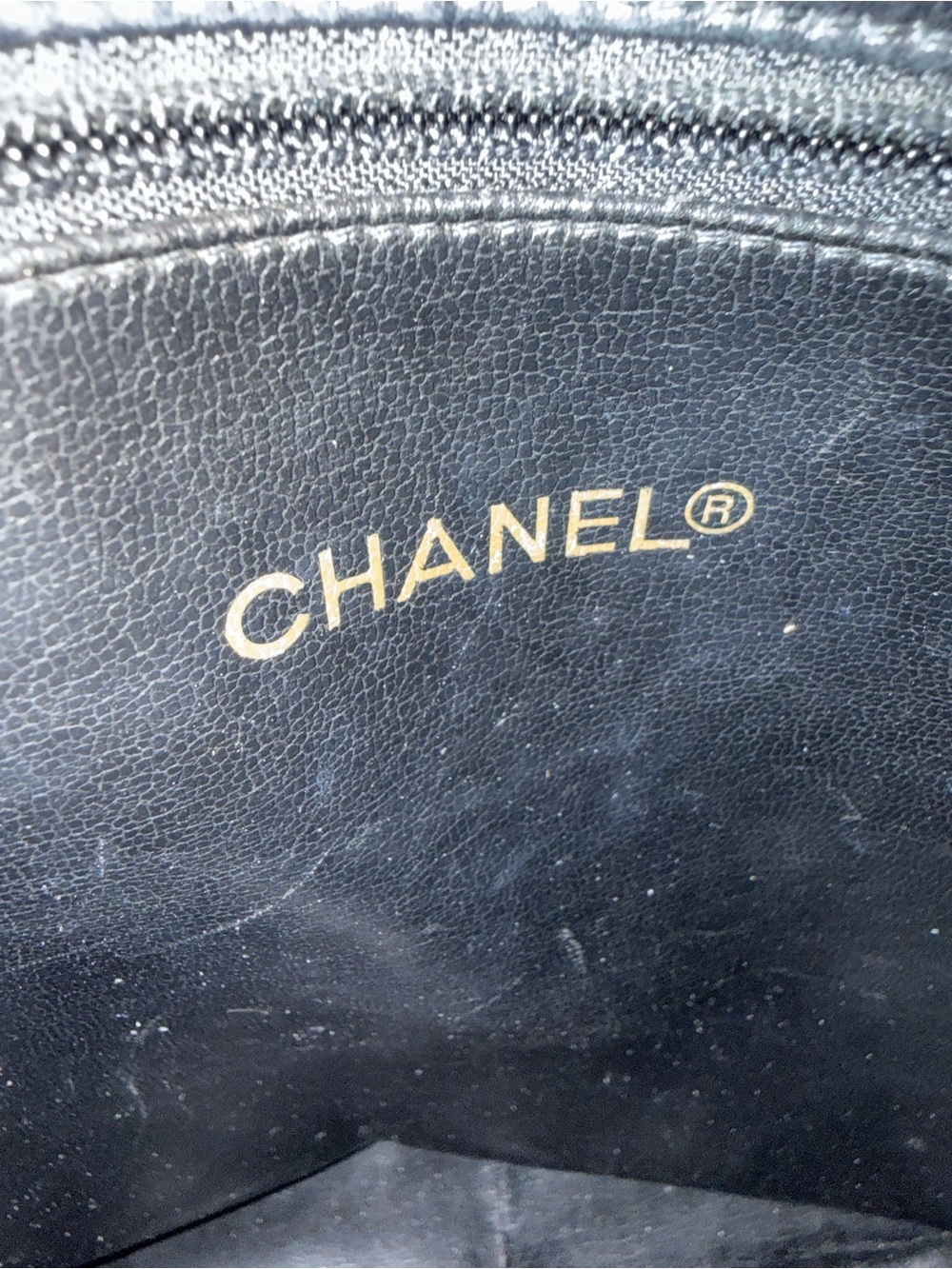 CHANEL Vintage Black Leather Shoulder Bag with Gold Chain Strap - Picture 12 of 16